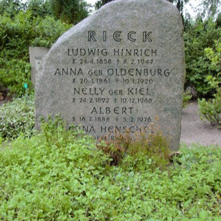 Grabstein-Finfling-Gross-Grönau-Friedhof
