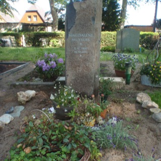 Grabstein-Steinmetz-Friedhof-Schlutup