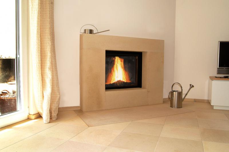 Naturstein Wolf - Kaminverkleidung aus Naturstein vom Fachmann